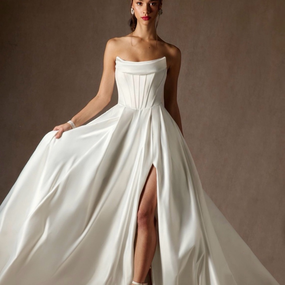 Azazie Katalina Ball Gown Strapless Wedding Dress NWT Size 14 - Picture 3 of 9